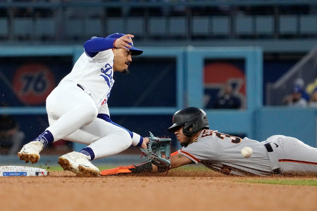 Another Win For The Giants: Flores And Lee's Crucial Contributions Another Win For The Giants: Flores And Lee's Crucial Contributions