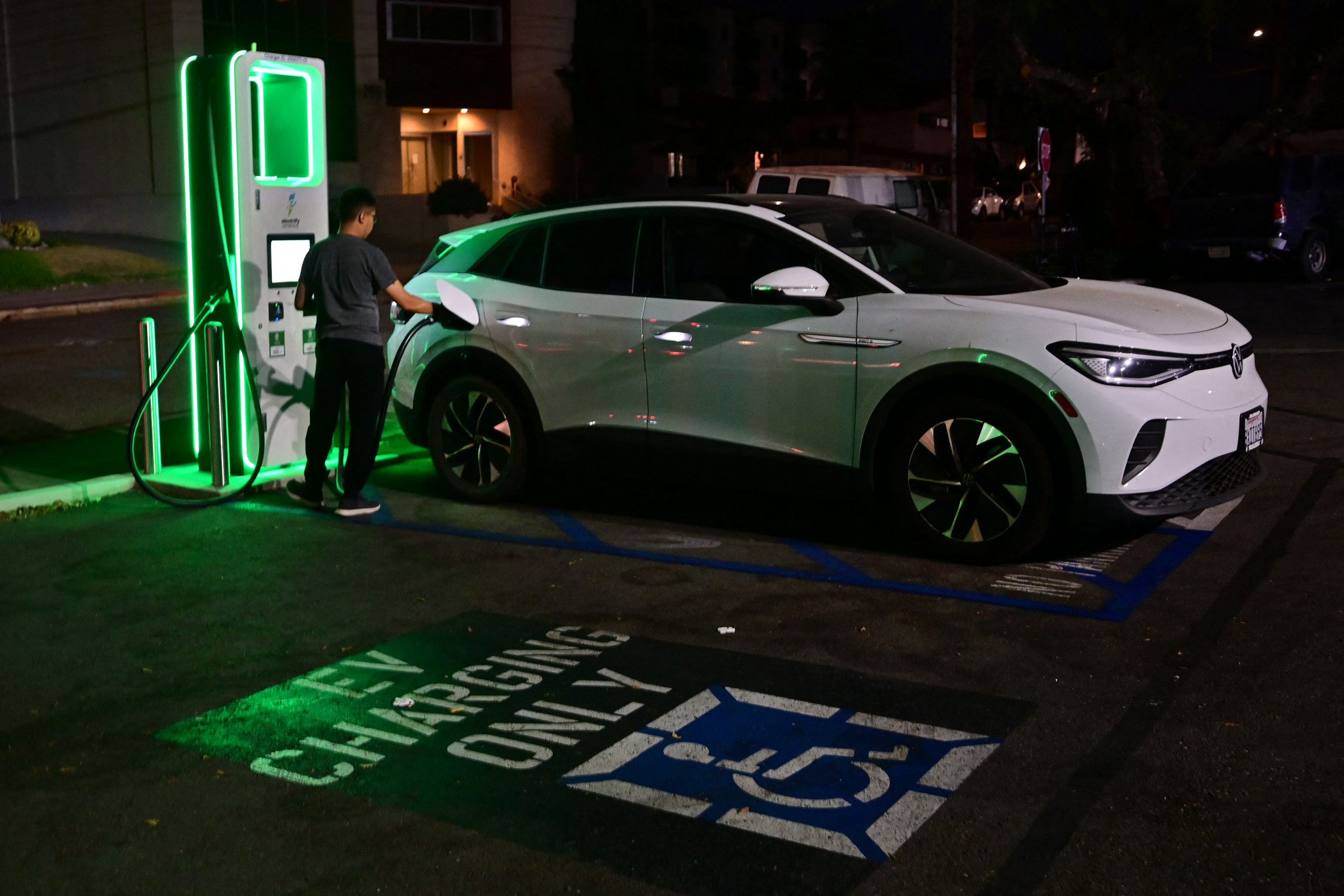 Car Dealers Renew Opposition To Electric Vehicle Mandates Car Dealers Renew Opposition To Electric Vehicle Mandates