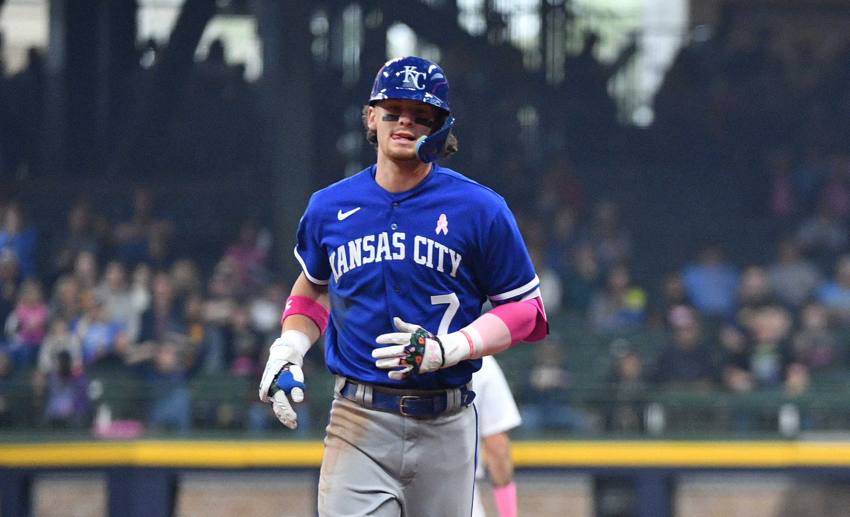 Eleventh-Inning Walk-Off Bunt Gives Brewers Victory Over Royals Eleventh-Inning Walk-Off Bunt Gives Brewers Victory Over Royals