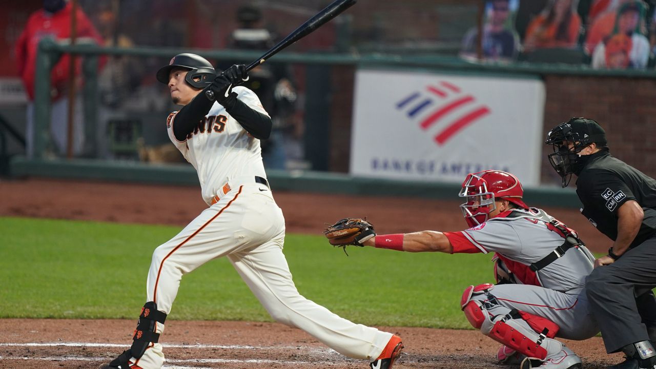 Flores And Lee Power Giants To Win Against Brewers Flores And Lee Power Giants To Win Against Brewers