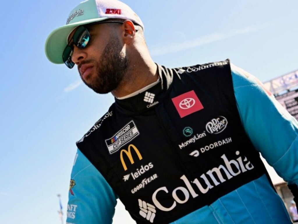 The Martinsville Restart: How Bubba Wallace Lost Second Place The Martinsville Restart: How Bubba Wallace Lost Second Place