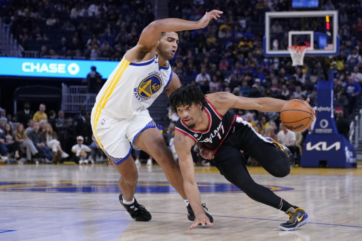 Warriors Defeat Blazers Thanks To Hield And Payton's Strong Bench Play Warriors Defeat Blazers Thanks To Hield And Payton's Strong Bench Play